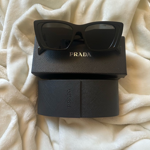 Prada sunglasses - Picture 4 of 4